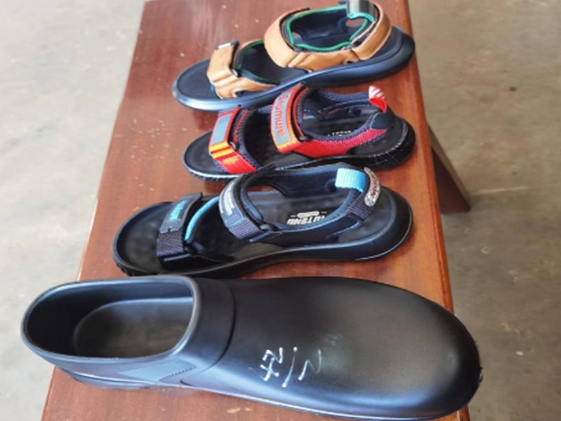 Medical and orthopedic shoes